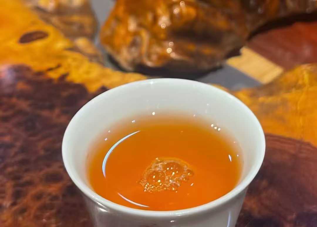 张毅顺时兴 2002 Zhang Yi " Shun Shi Xing - Chunjian", Rauw Pu erh ca. 400g Cake - 6leaves 357