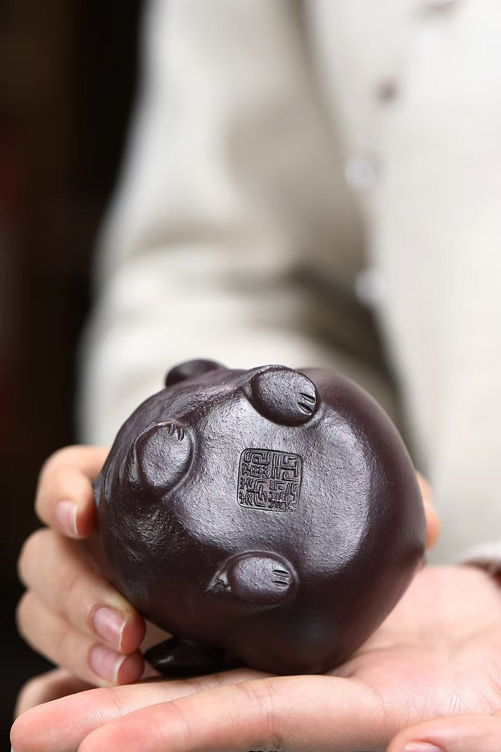 鲍玉华老紫泥全手工大师宝瓶壶 Fully handcrafted "Golden Toad Brings Blessings" Yixing Teapot – Made from Rare Aged Purple Clay -Lao Zini by Bao Yuhua，130ml