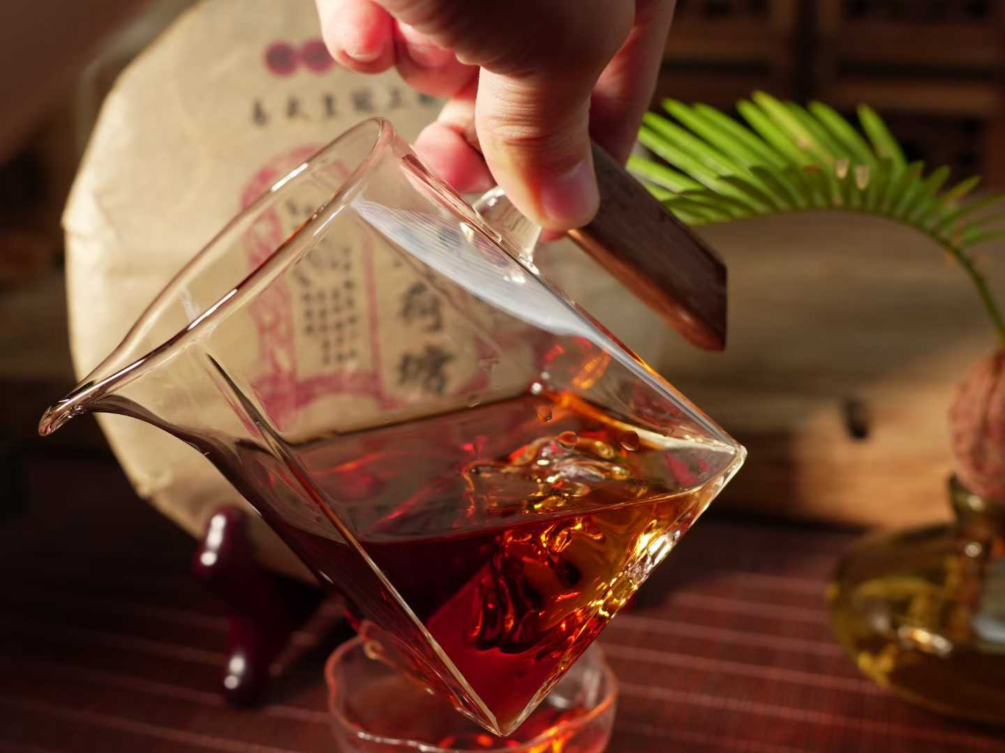 Tea Cake Tasting Portions: 薄荷塘 生 2011 "Bohetang-Ancient Tree-Gaogan Gushu, Sheng Pu Erh", 50g