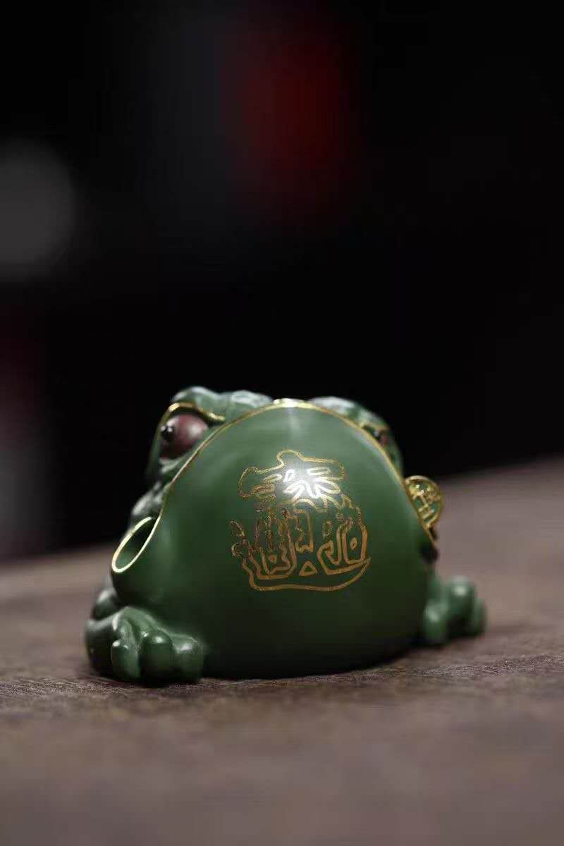 梅志峰全手工金蟾蜍  Yixing Purple Clay Handmade "Gold Fortune Toad-Lucky Tea Companion" by Master Meizhifeng， a pair