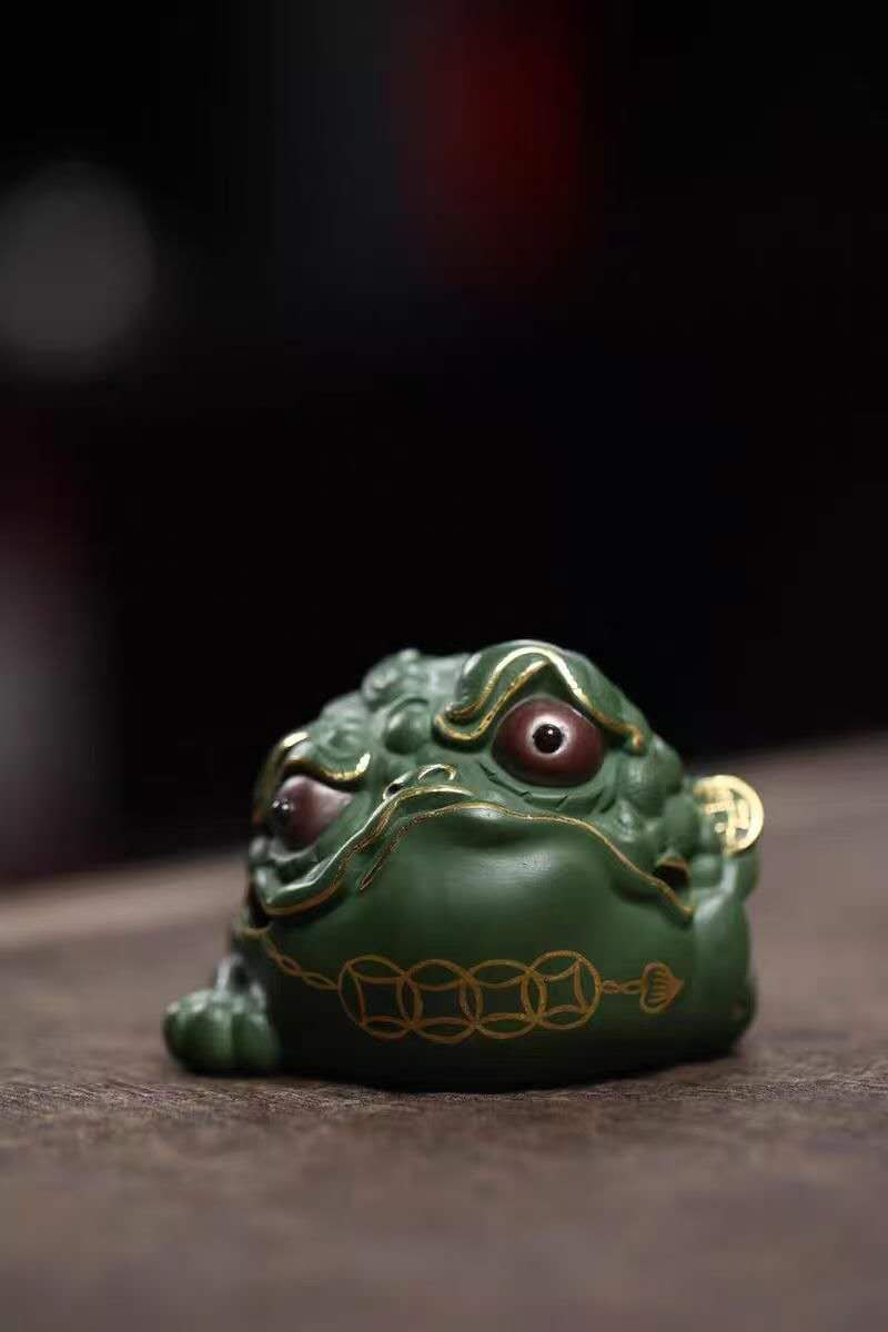 梅志峰全手工金蟾蜍  Yixing Purple Clay Handmade "Gold Fortune Toad-Lucky Tea Companion" by Master Meizhifeng， a pair