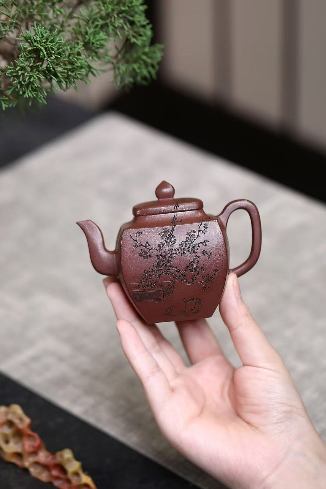 全手工大师壶 鲍玉华 Fully handcrafted Dicaoqing clay Yixing Pot by Baoyuhua "Square Pot", 170cc - 6leaves 357