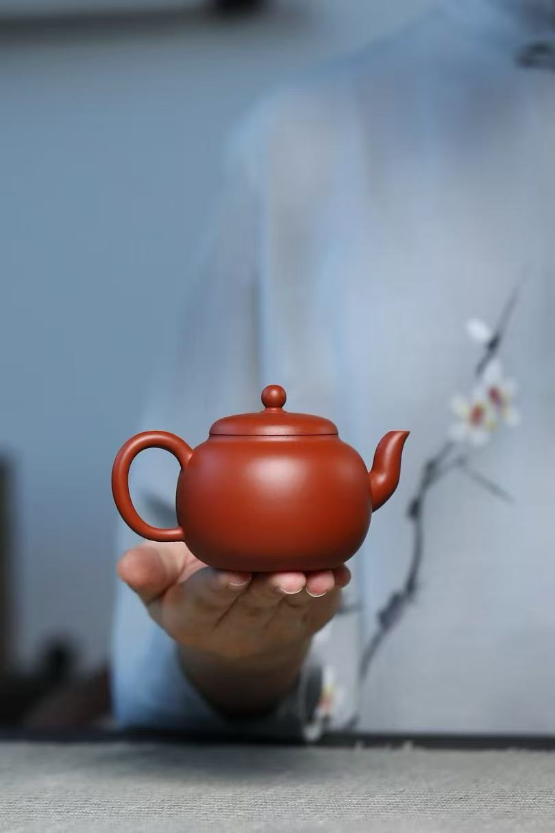 全手工大师壶 鲍玉华 宫灯 Fully handcrafted master Yixing Zhuni teapot by Baoyuhua "Palace Lantern" by Bao Yuhua - National Craft Artist, 140cc - 6leaves 357