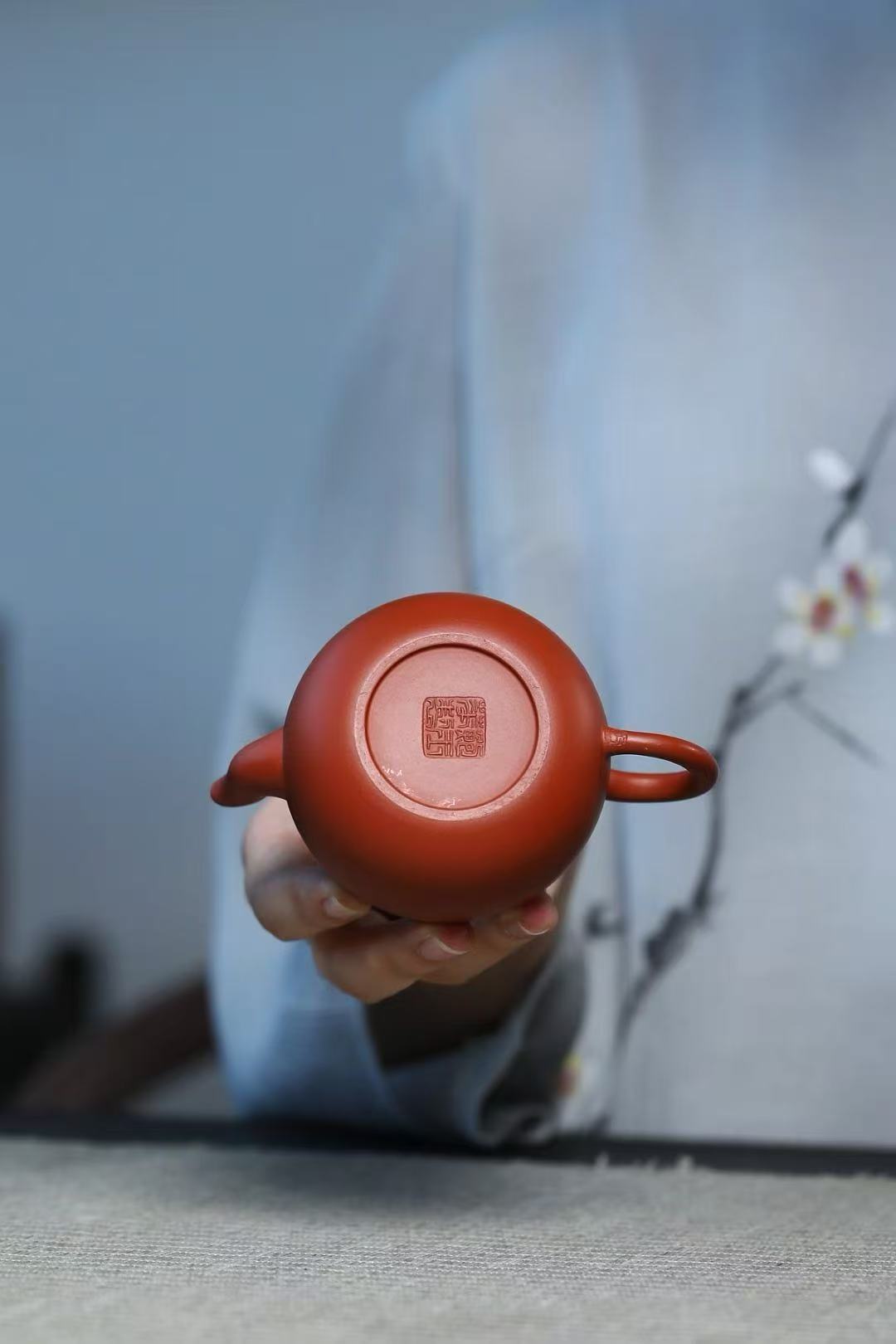 全手工大师壶 鲍玉华 宫灯 Fully handcrafted master Yixing Zhuni teapot by Baoyuhua "Palace Lantern" by Bao Yuhua - National Craft Artist, 140cc - 6leaves 357