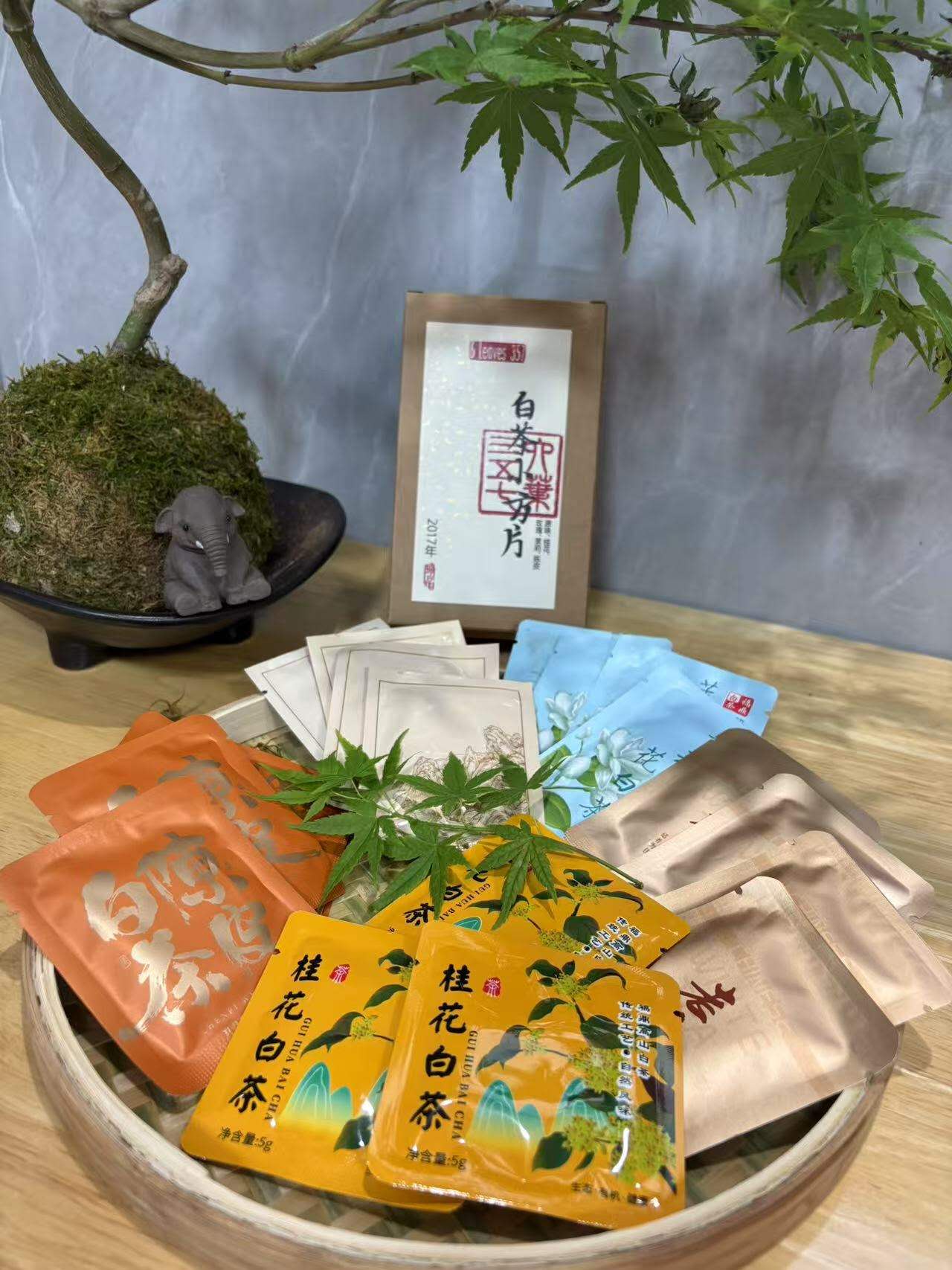 老白茶小饼干系列 Lao Baicha series with 5 variety: Original /Jasmine /Osmanthus /Rose/ Chenpi , 4 Pieces per Variety ( 5g per piece), 20 pieces in a Package - 6leaves 357