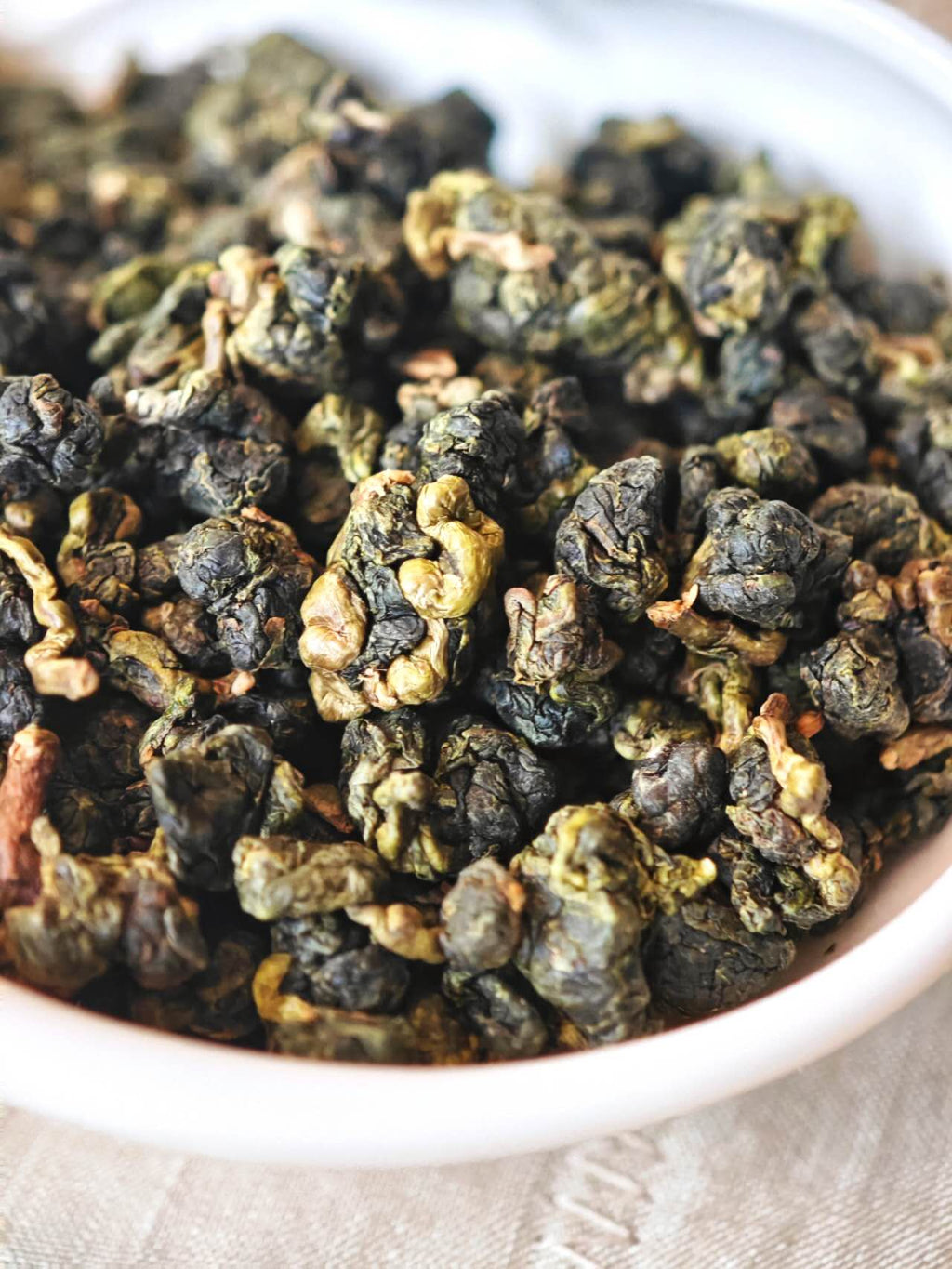 台湾乌龙大禹岭 Taiwan Da Yu Ling High high Mountain Oolong The Pinnacle of Taiwanese Tea Craftsmanship 2x 75g in a Package - 6leaves 357