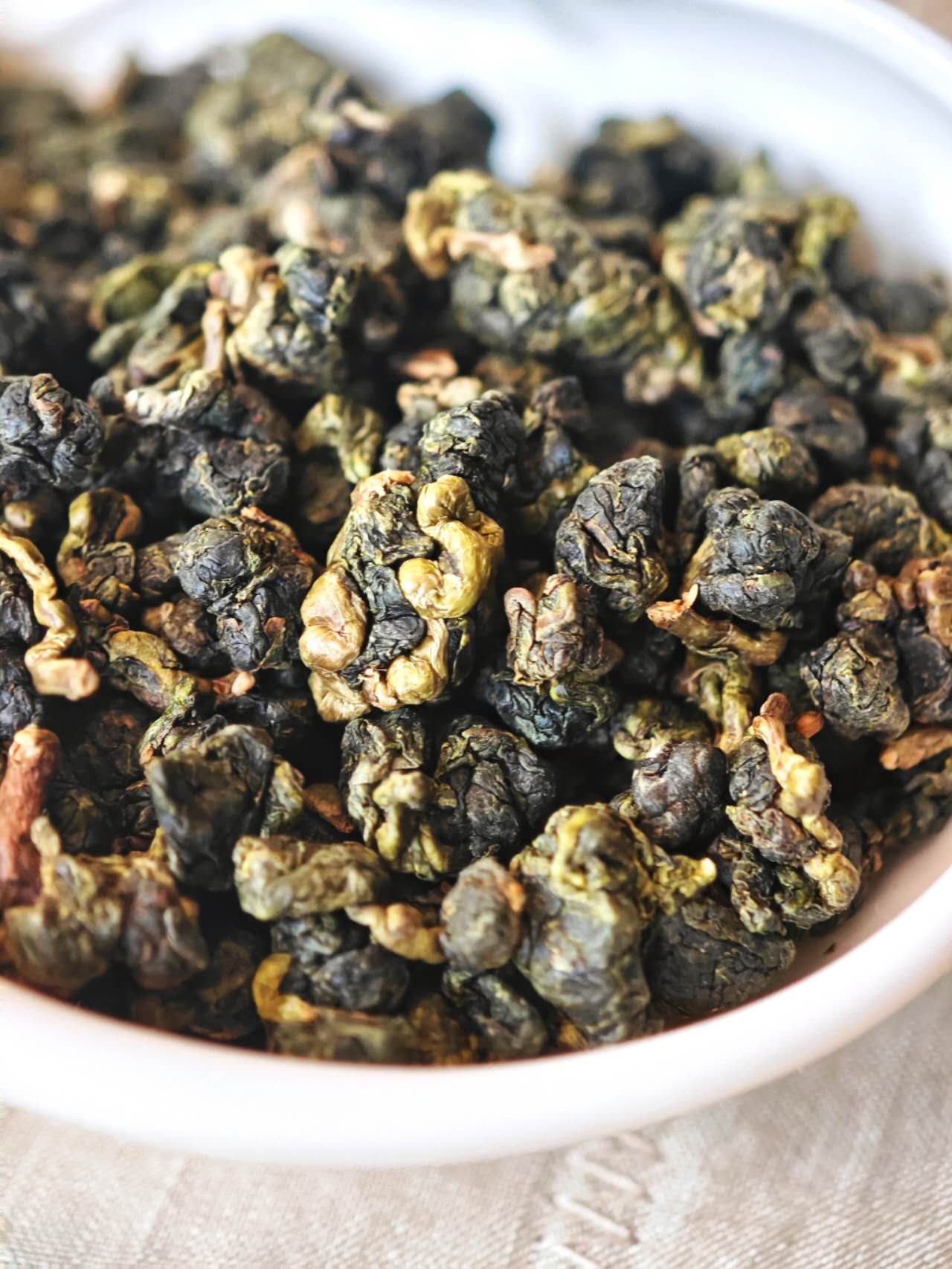 台湾乌龙大禹岭 Taiwan Da Yu Ling High high Mountain Oolong The Pinnacle of Taiwanese Tea Craftsmanship 2x 75g in a Package - 6leaves 357