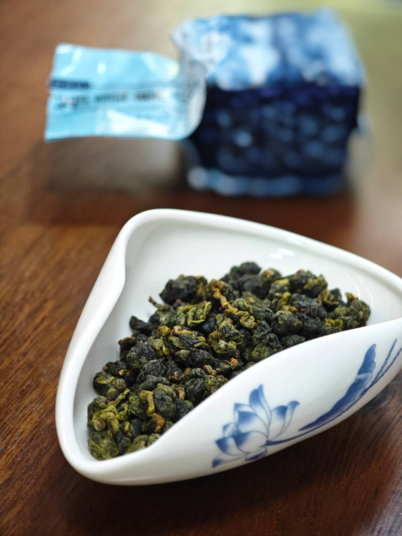 台湾乌龙大禹岭 Taiwan Da Yu Ling High high Mountain Oolong The Pinnacle of Taiwanese Tea Craftsmanship 2x 75g in a Package - 6leaves 357