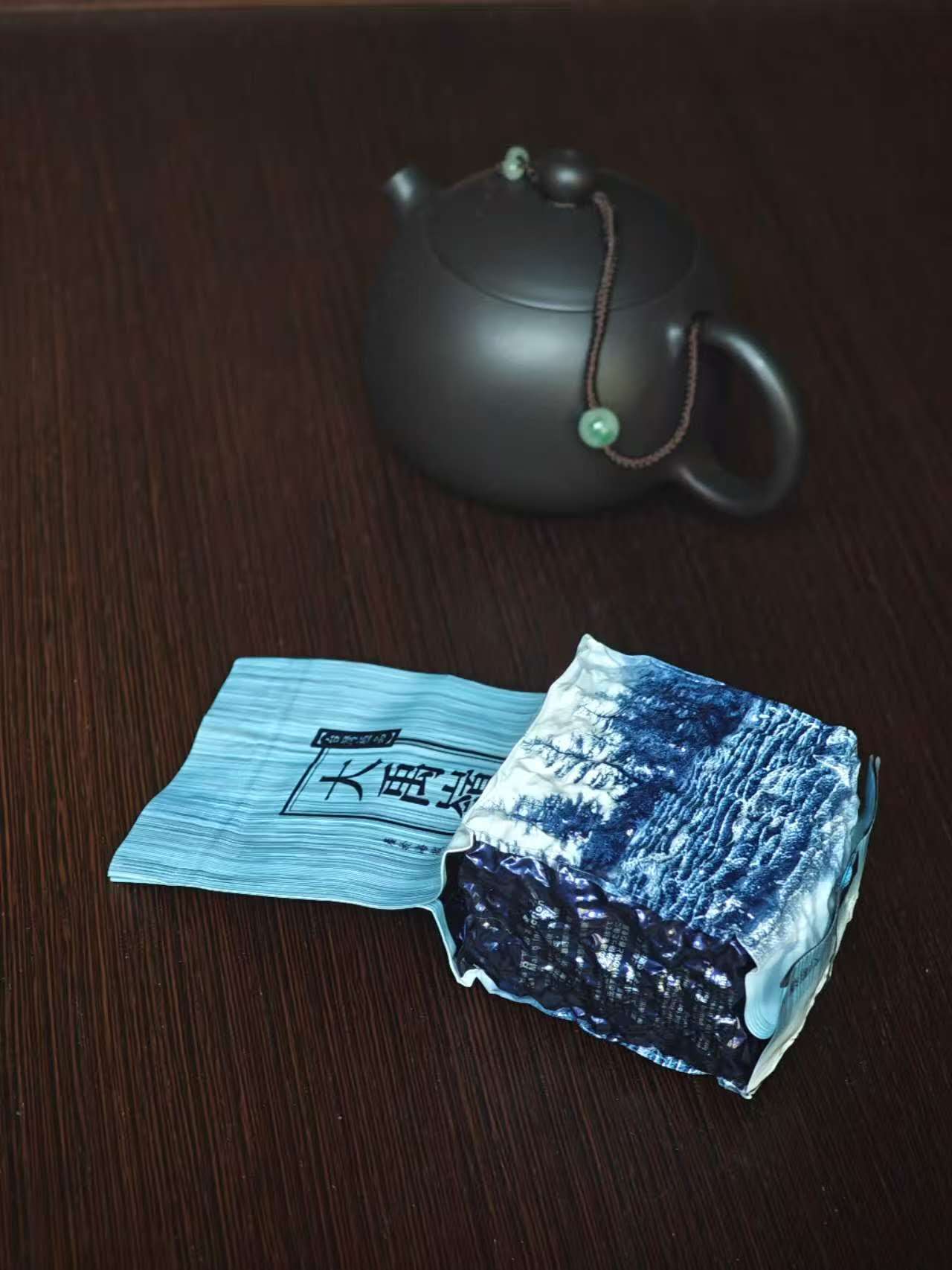 台湾乌龙大禹岭 Taiwan Da Yu Ling High high Mountain Oolong The Pinnacle of Taiwanese Tea Craftsmanship 2x 75g in a Package - 6leaves 357