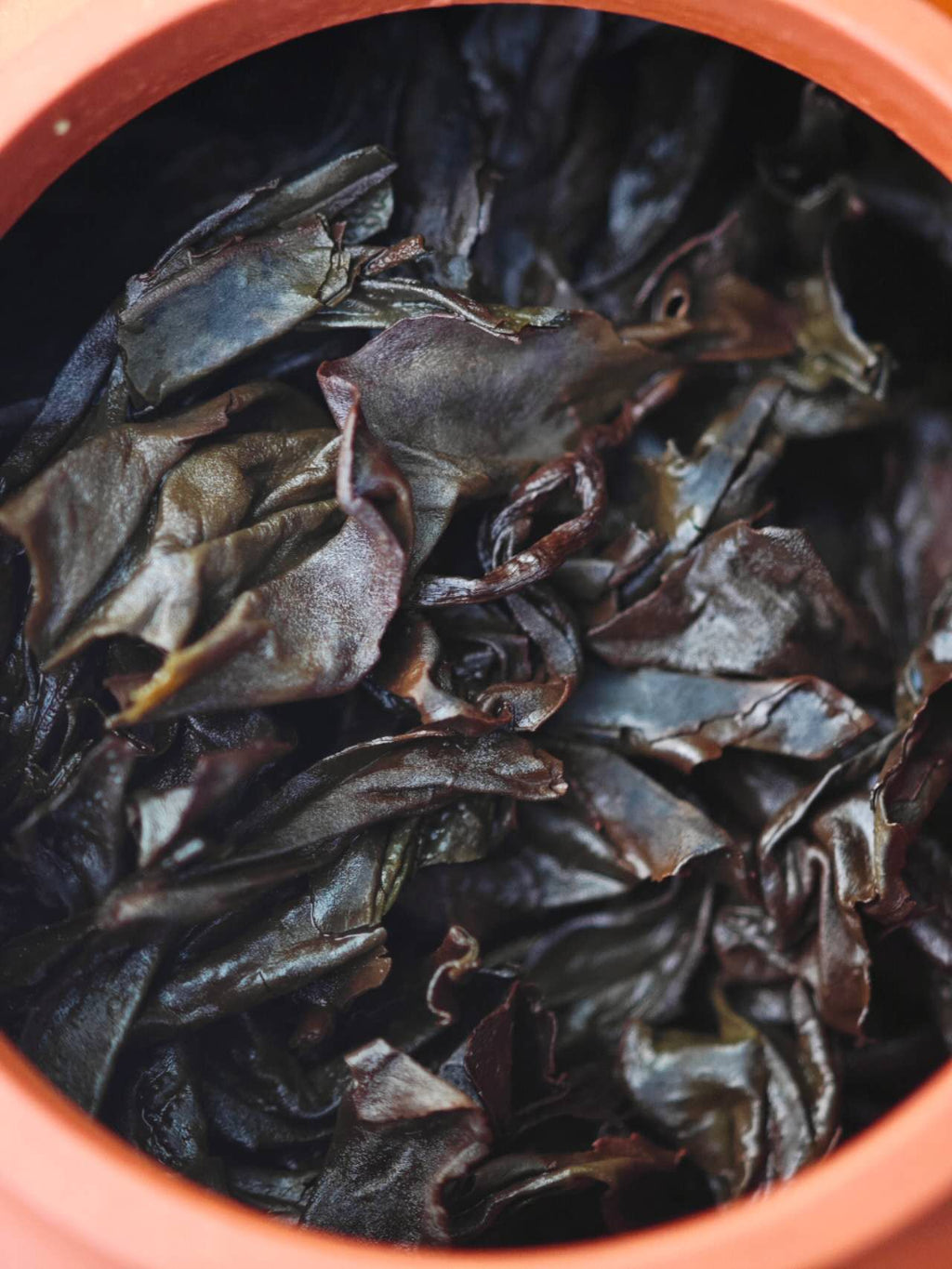正岩 莲花峰 Wuyi Zhengyan Yancha Lian Hua Peak, Rock Tea from Core Wuyi Cliff Site, 50g Package - 6leaves 357