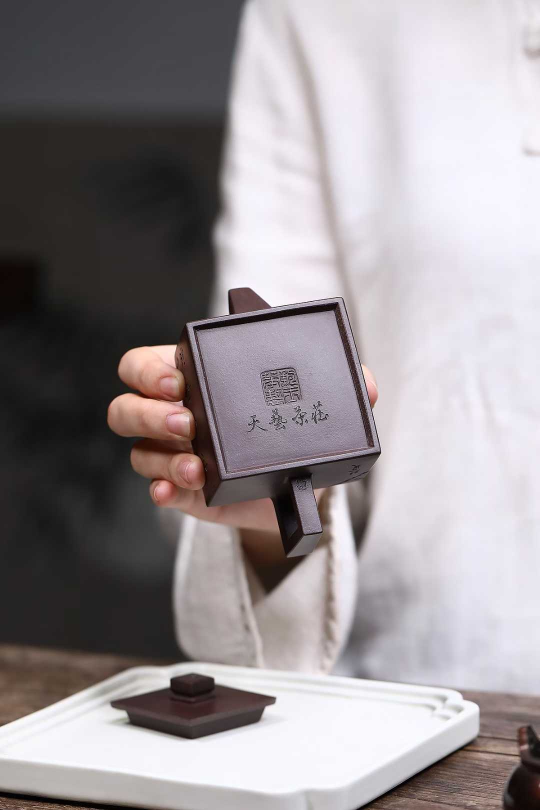 全手工大师壶 鲍玉华正四方  Fully handcrafted Hei Dun Tou clay Yixing Pot by Baoyuhua "Zheng Si Fang-Perfect Square", 120ml